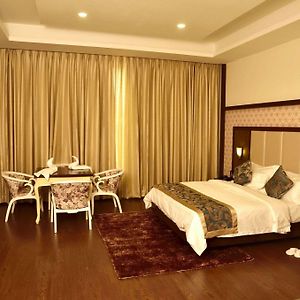 Hazel Suite Valley Facing